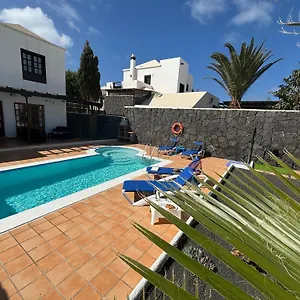 Villa Adel 56, Private Heated Pool, Parking, Playa Blanca (Lanzarote)